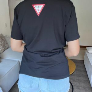 camiseta oversize guess espalda